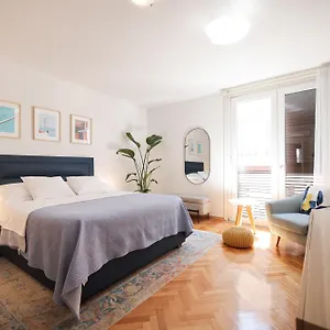  Apartment Downtown
